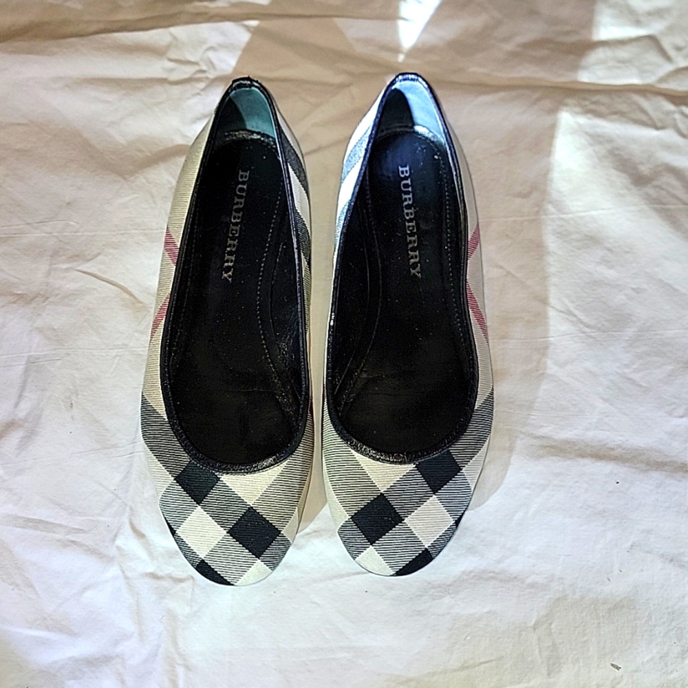 BURBERRY LOAFERS/BALLERINA SLIPPERS FOR WOMEN U.S. Size 7 (37).